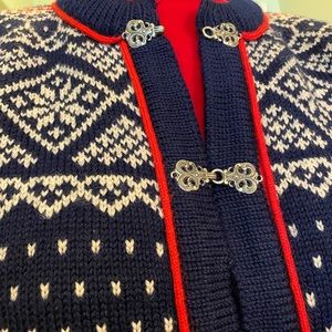 Luxurious Dale of Norway classic cardigan
